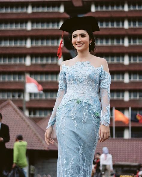 model kebaya modern terbaru